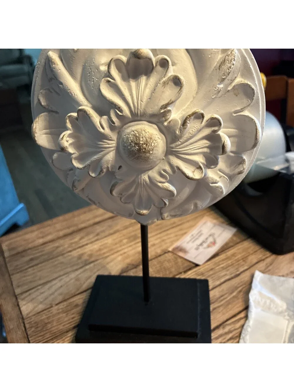 Ornate Acanthus leaf medalion table top display